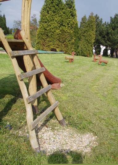 Nedostatečná dopadová plocha svým rozsahem i zrnitostí kačírku