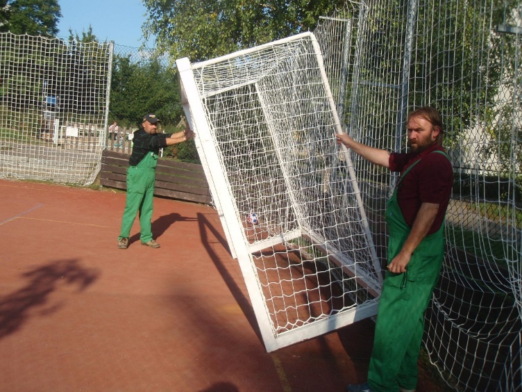Nezajištěné branky proti převrácení
